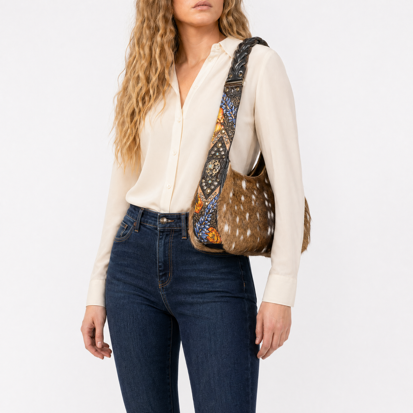 
                  
                    Artona - Look #46
                  
                