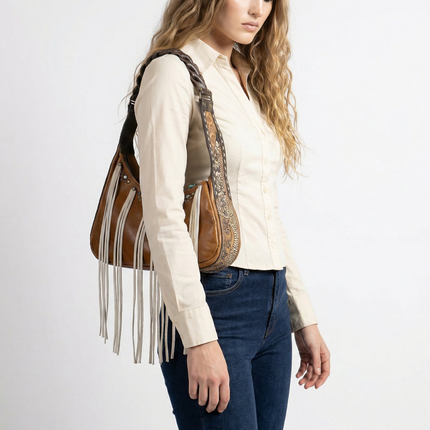 
                  
                    Artona - Look #43
                  
                