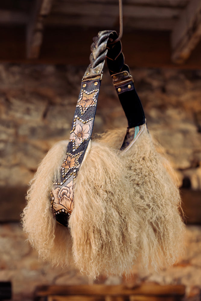 
                  
                    Artona - Look #29
                  
                