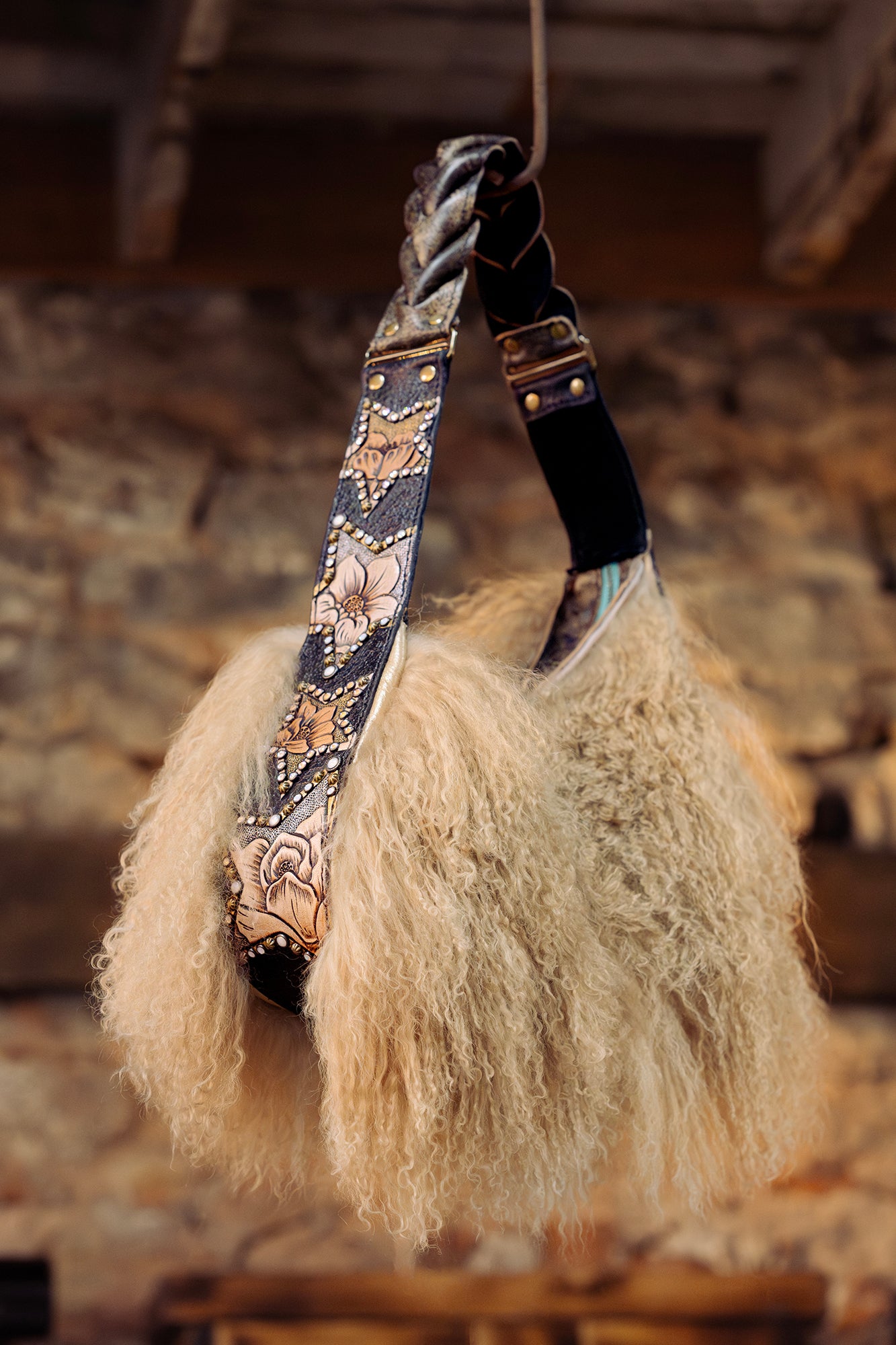 
                  
                    Artona - Look #29
                  
                