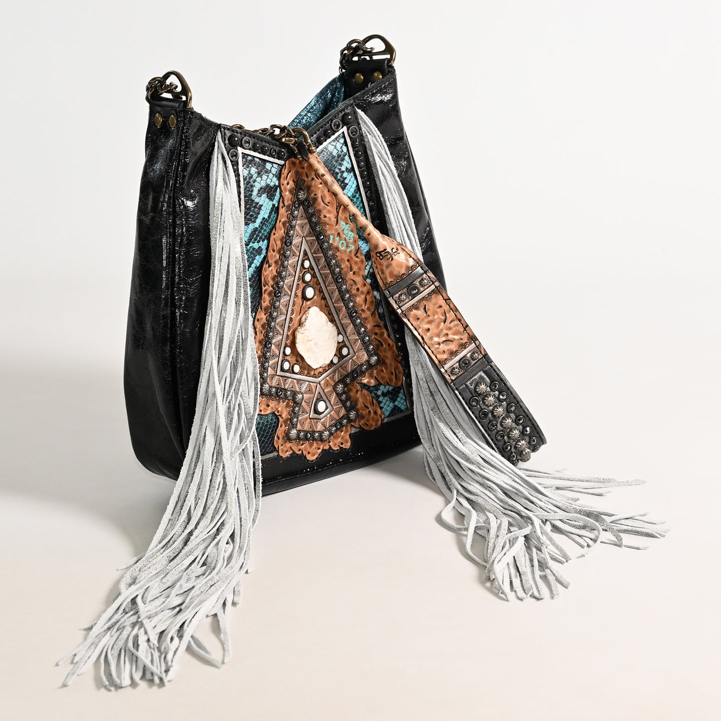 
                  
                    Lyrik Bag #1107
                  
                