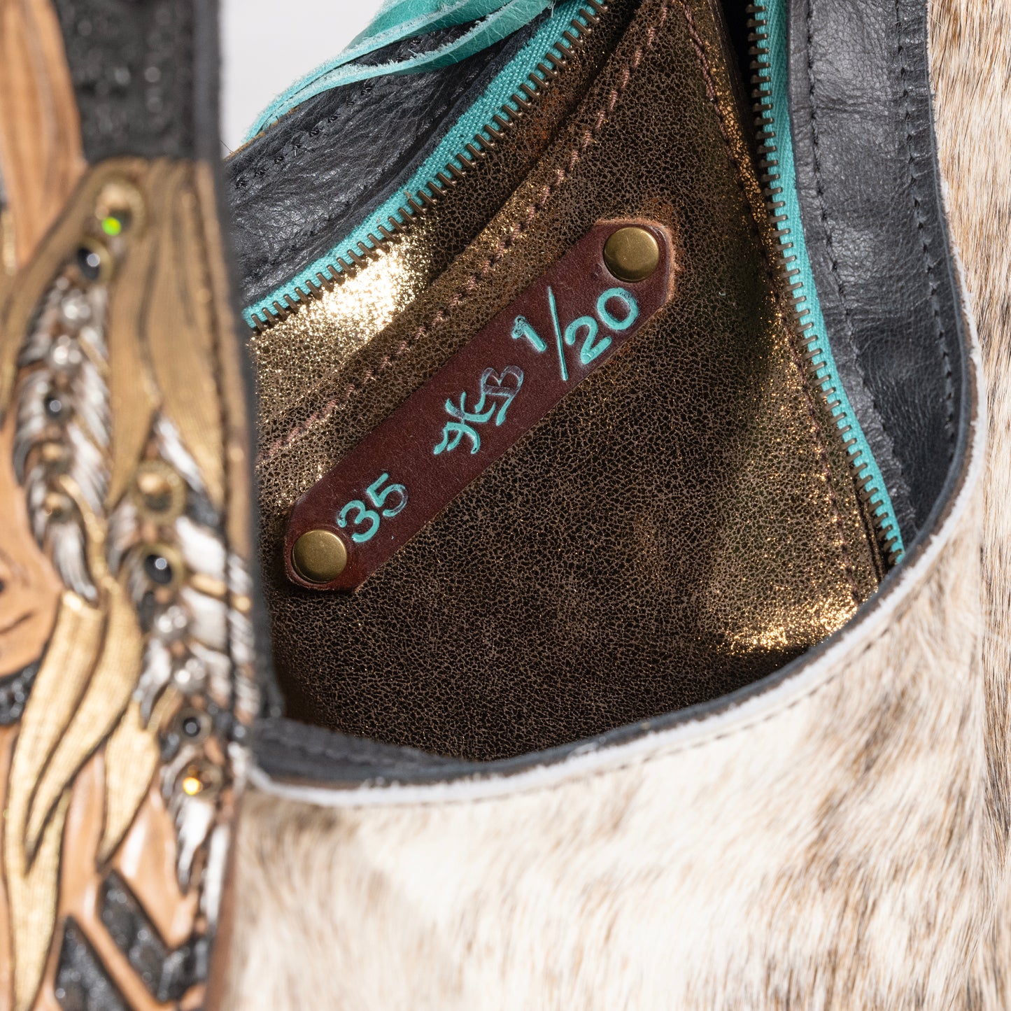 
                  
                    Artona - Look #35
                  
                
