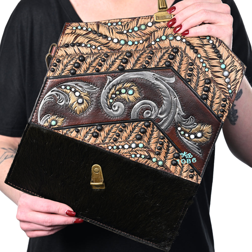 
                  
                    Nola Clutch #1086
                  
                