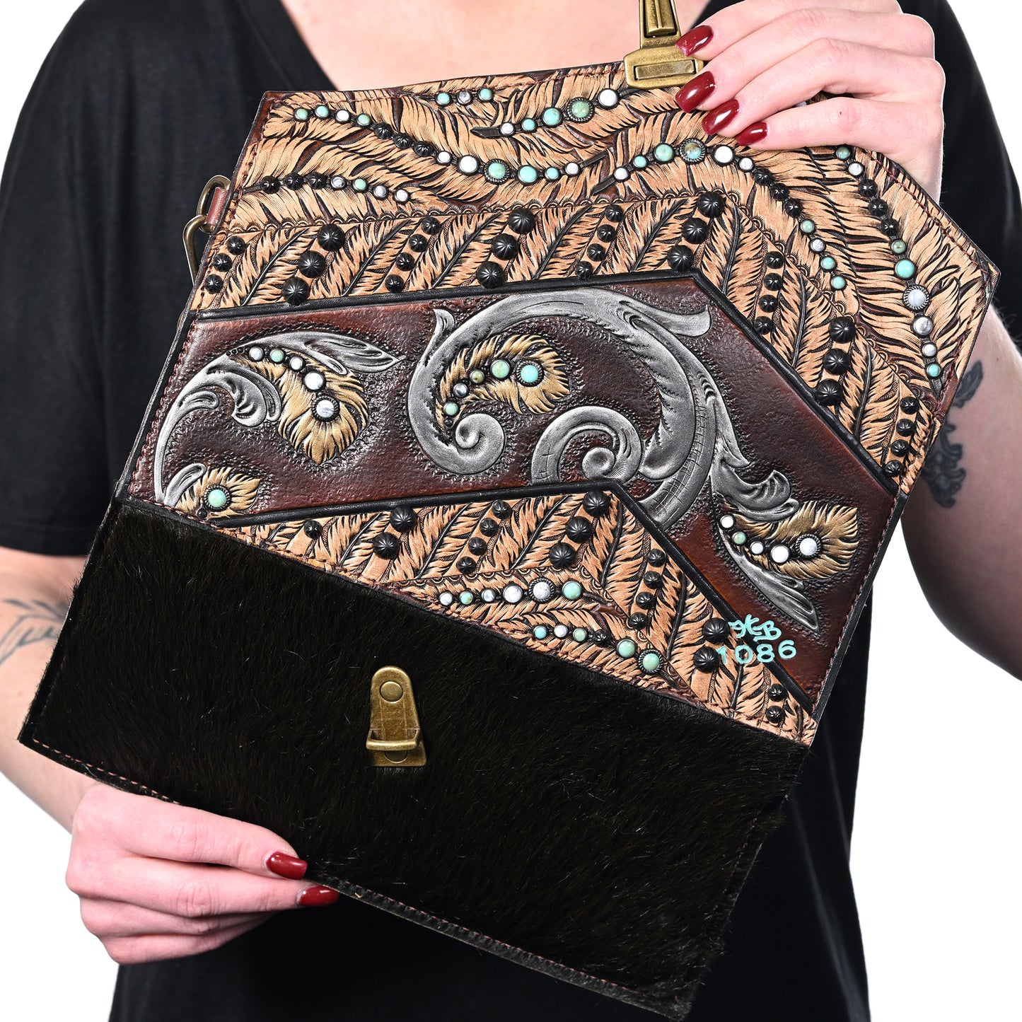 
                  
                    Nola Clutch #1086
                  
                