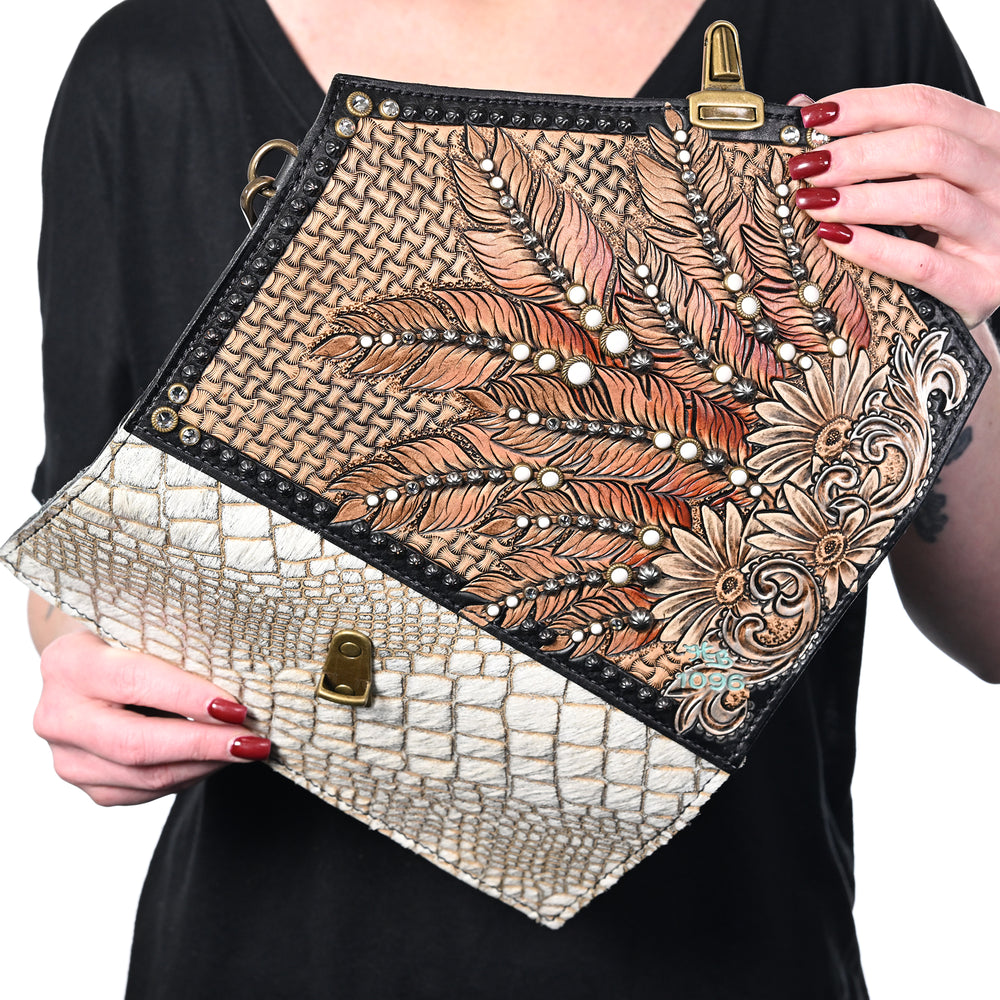 
                  
                    Nola Clutch #1096
                  
                
