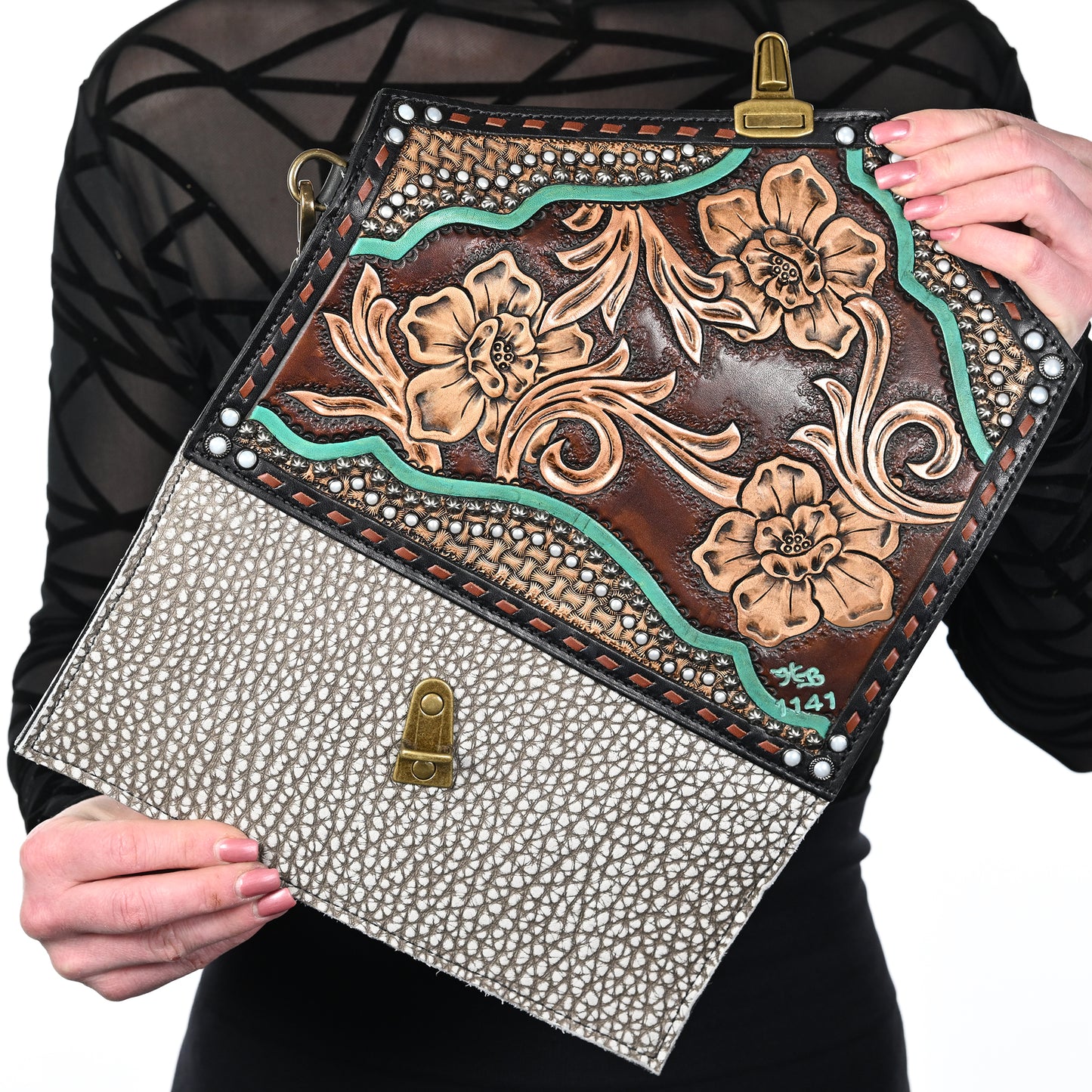 
                  
                    Nola Clutch #1141
                  
                