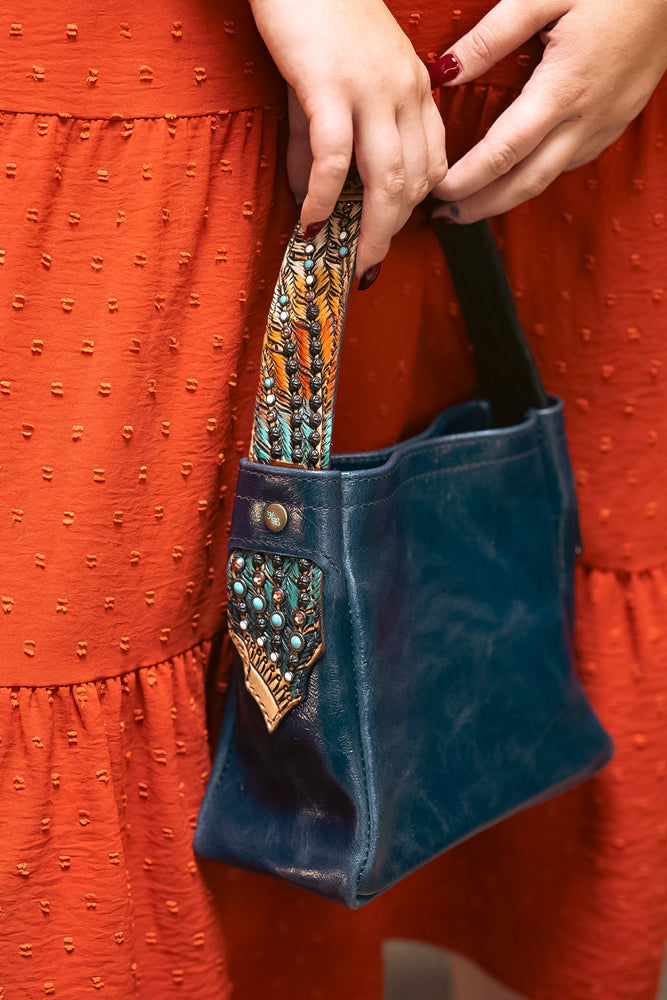 
                  
                    Criobella Bag - Look #04
                  
                