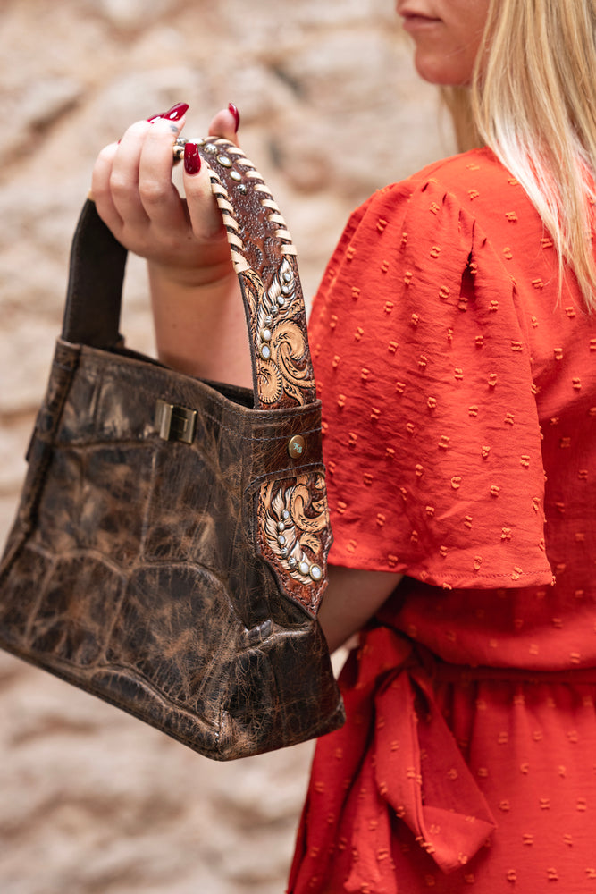 
                  
                    Criobella Bag - Look #08
                  
                