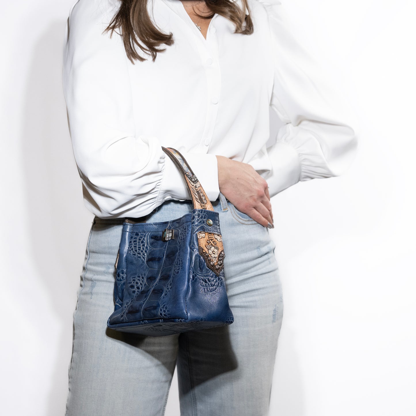 
                  
                    Criobella Bag - Look #17
                  
                