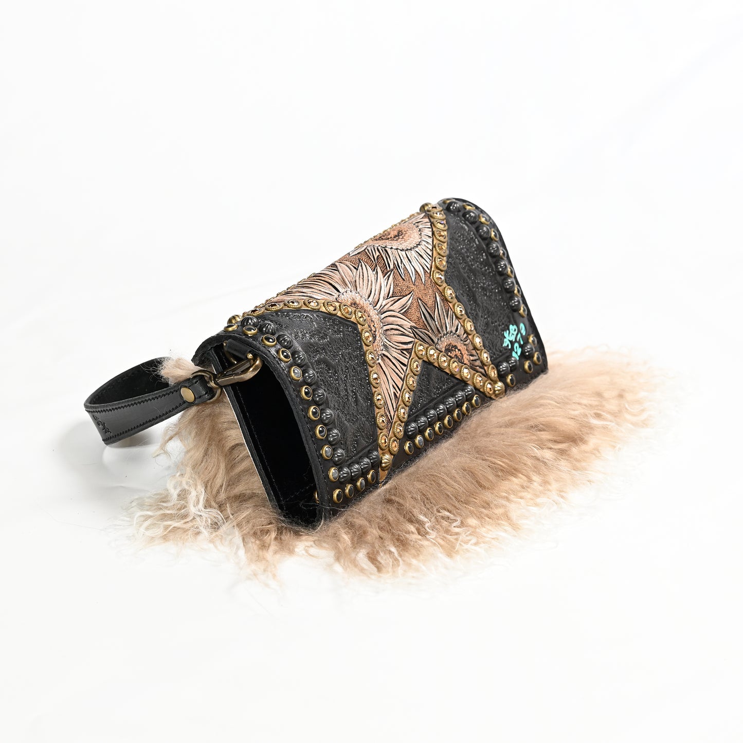 
                  
                    Nola Clutch #1279
                  
                