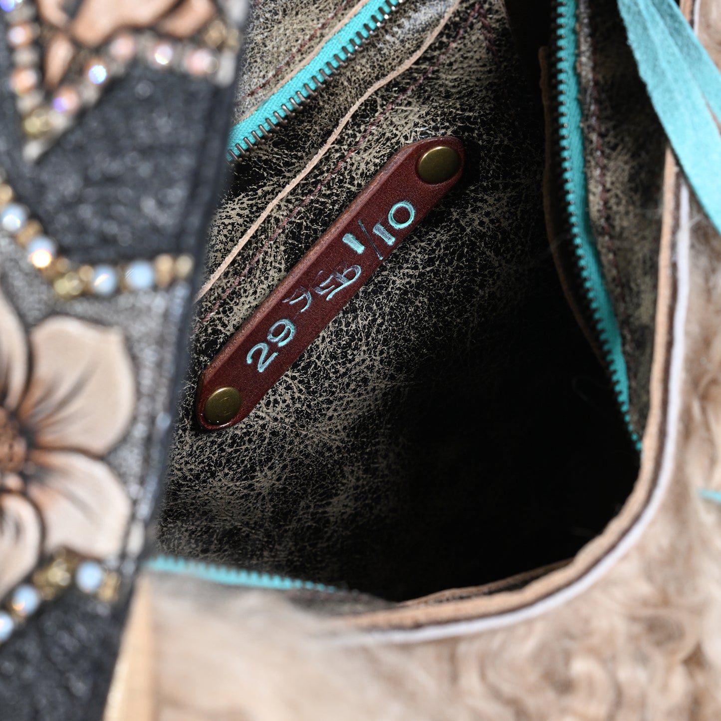 
                  
                    Artona - Look #29
                  
                