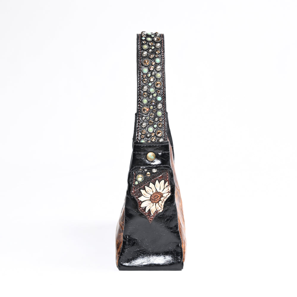 
                  
                    Criobella Bag - Look #11
                  
                