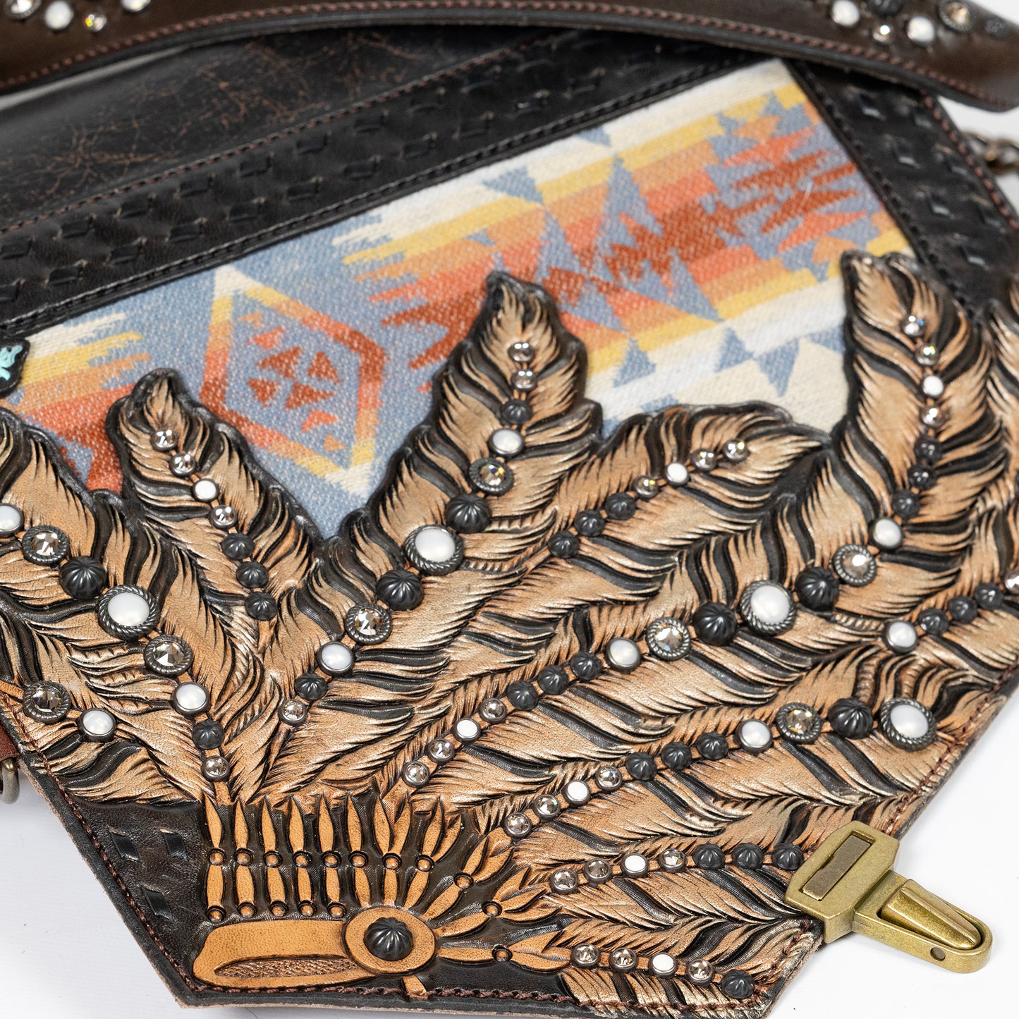 
                  
                    Nola Clutch 1591
                  
                