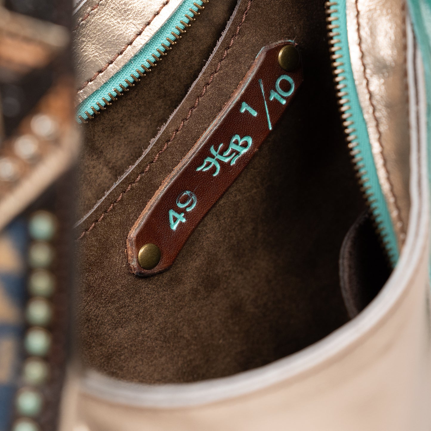 
                  
                    Artona – Look 49
                  
                