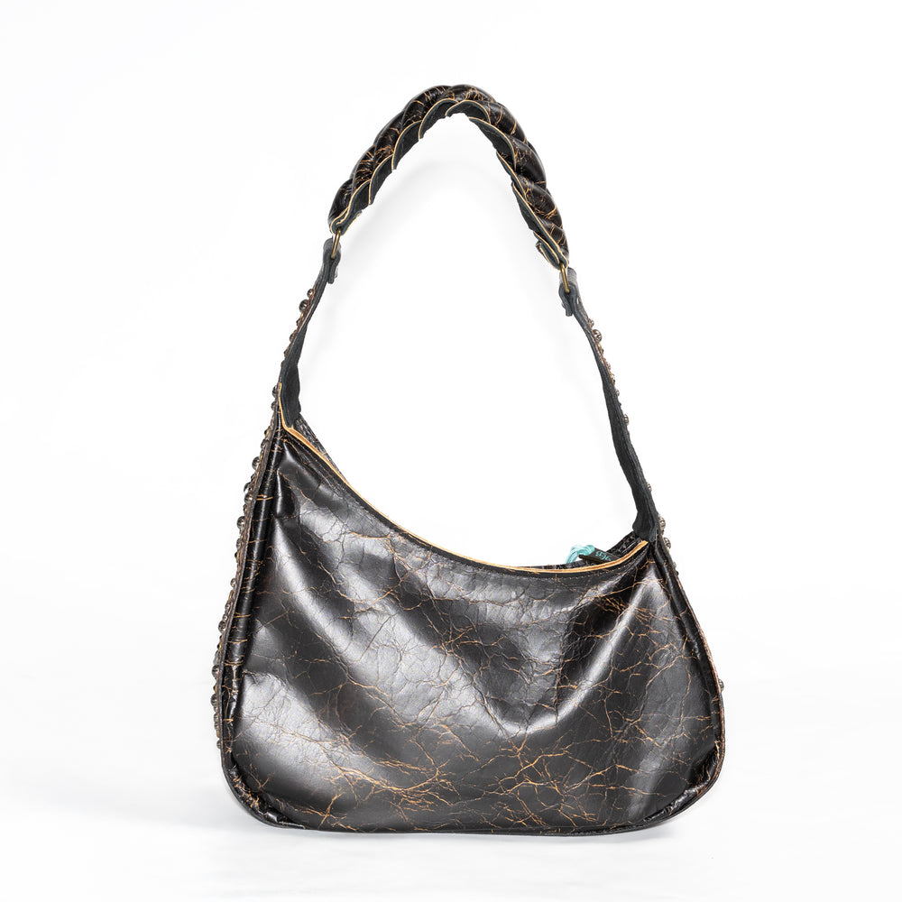 
                  
                    Artona - Look #33
                  
                
