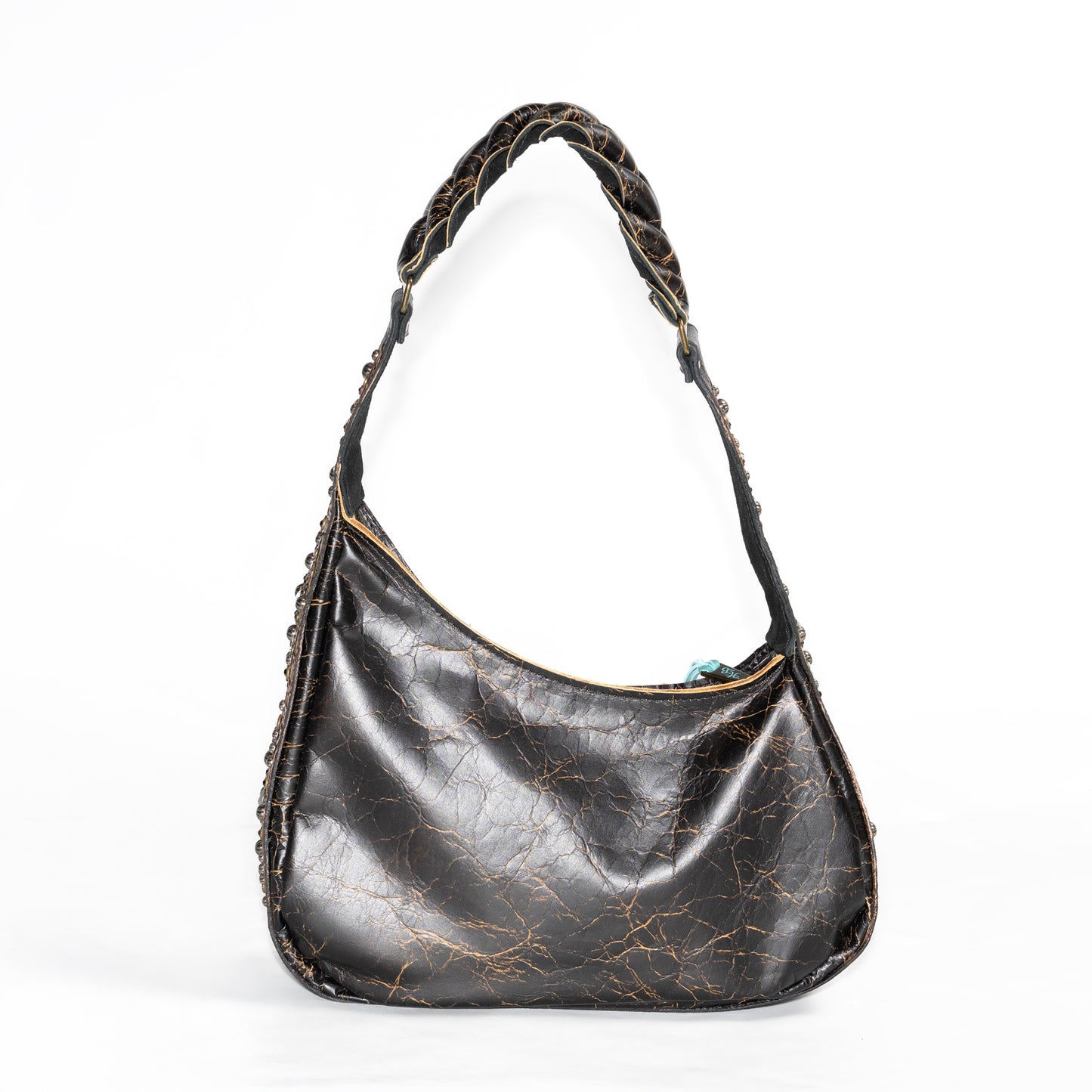 
                  
                    Artona - Look #33
                  
                