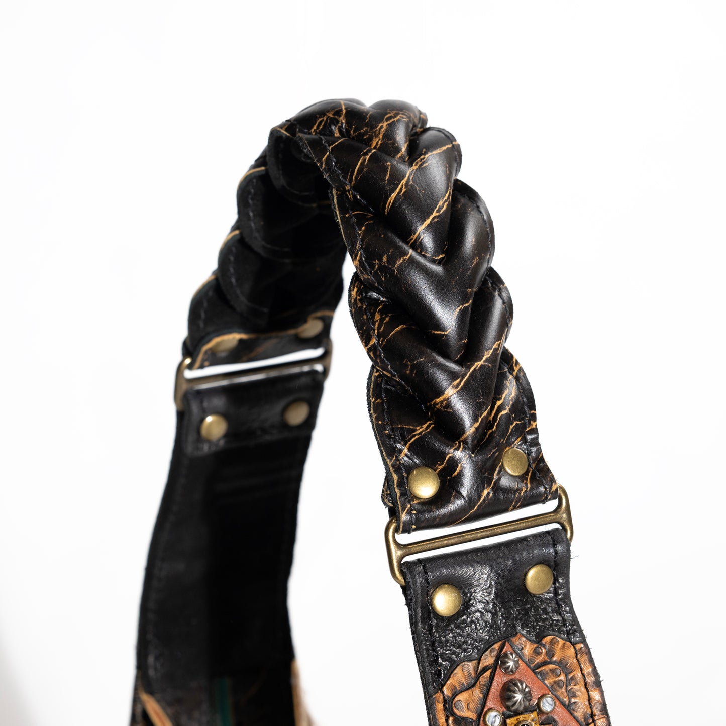 
                  
                    Artona - Look #33
                  
                