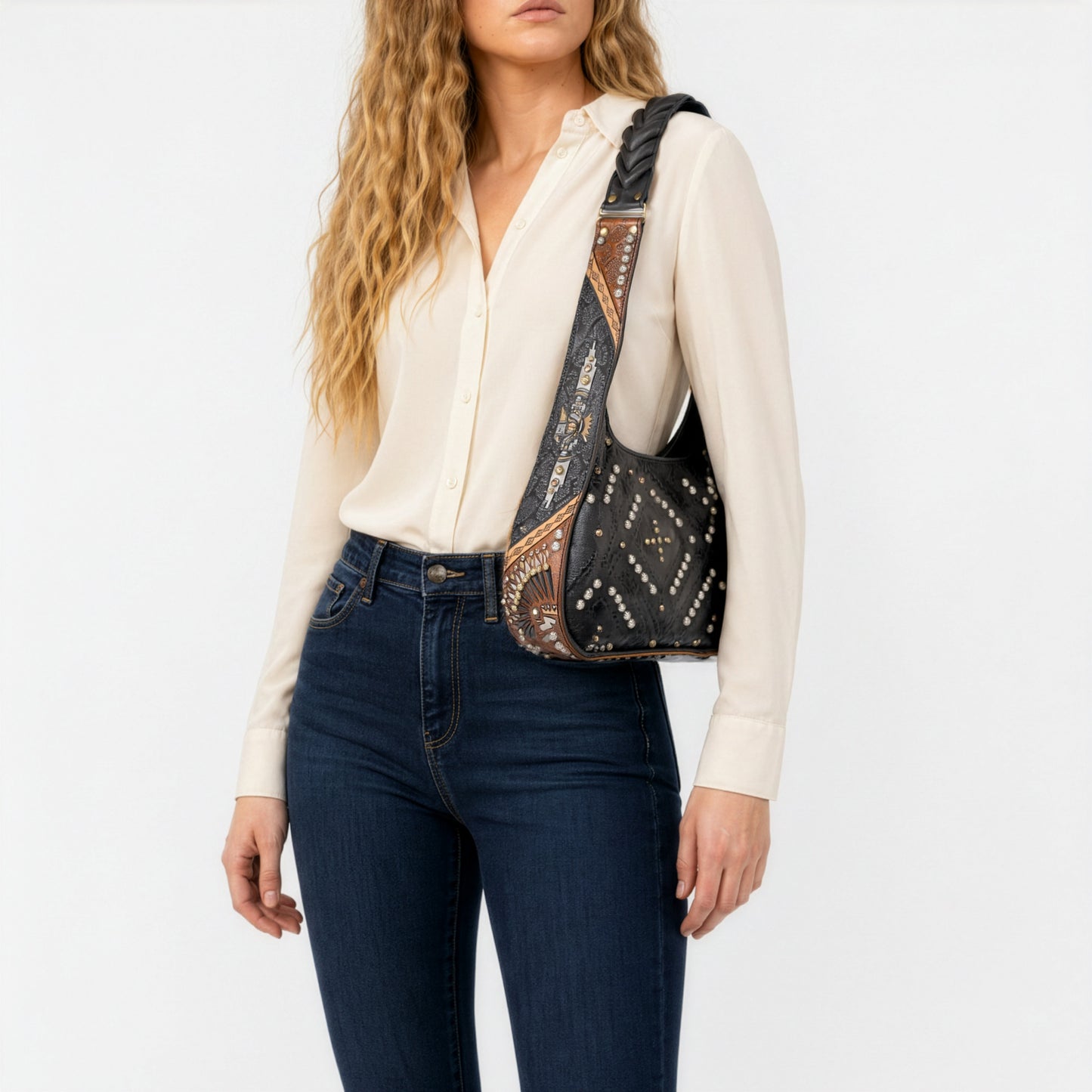 
                  
                    Artona - Look #42
                  
                