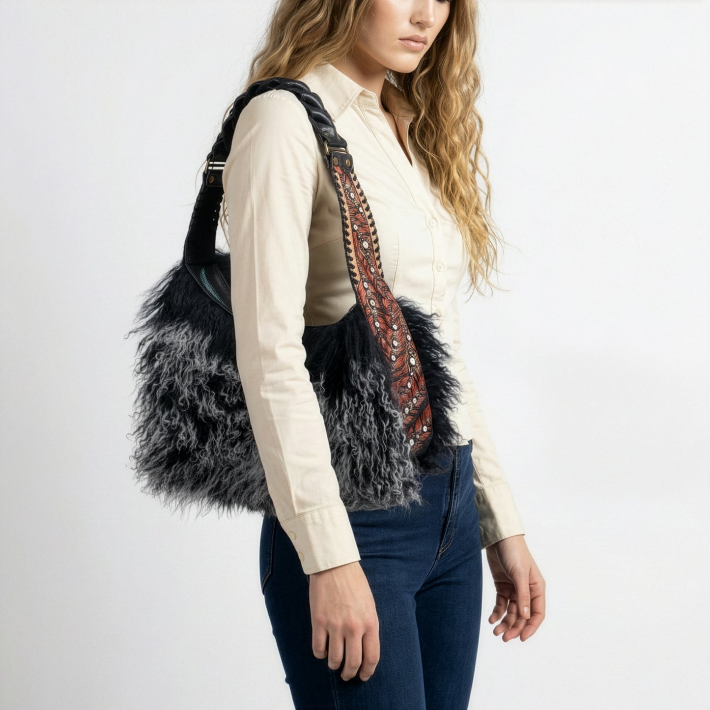 
                  
                    Artona - Look #41
                  
                