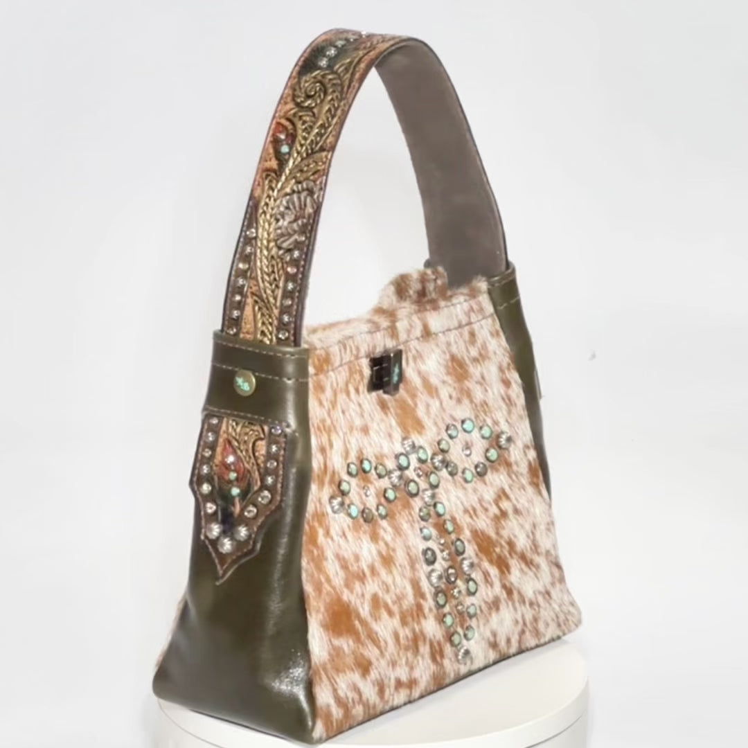 
                  
                    Load and play video in Gallery viewer, Criobella Bag - Look #20
                  
                