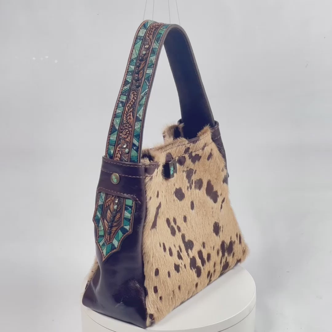 
                  
                    Load and play video in Gallery viewer, Criobella Bag - Look #24
                  
                